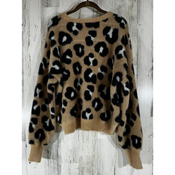 Express Outlet Womens Sweater Size Large Leopard Animal Soft Fuzzy Cropped Boxy - Picture 2 of 8